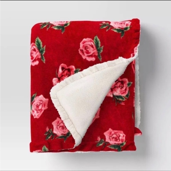 Rose Printed Plush Throw with Faux Shearling Reverse Ruffled Trim Red -Threshold